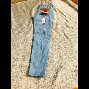 New authentic 5 pocket skynny junior Jeans